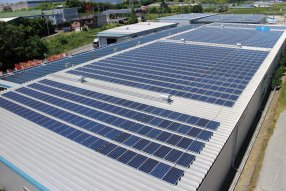 太陽光ソーラーパネル